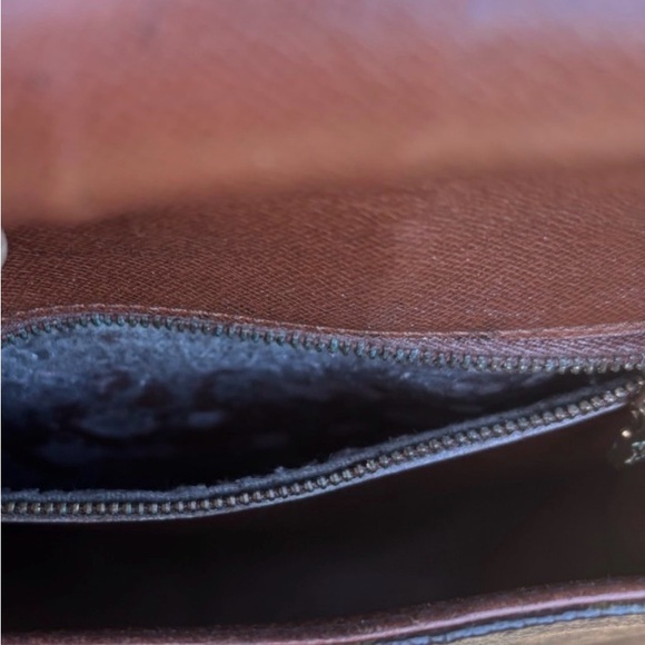 Louis Vuitton Crossbody - Picture 12 of 15